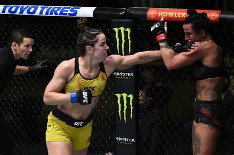 UFC news: Norma Dumont wardrobe malfunction。